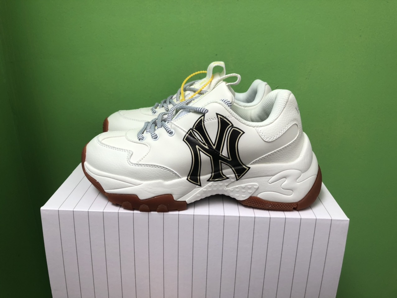 1 SỈ giày MLB NY Kem chữ đen đế nâu  Nguồn sỉ giày sneaker tphcm